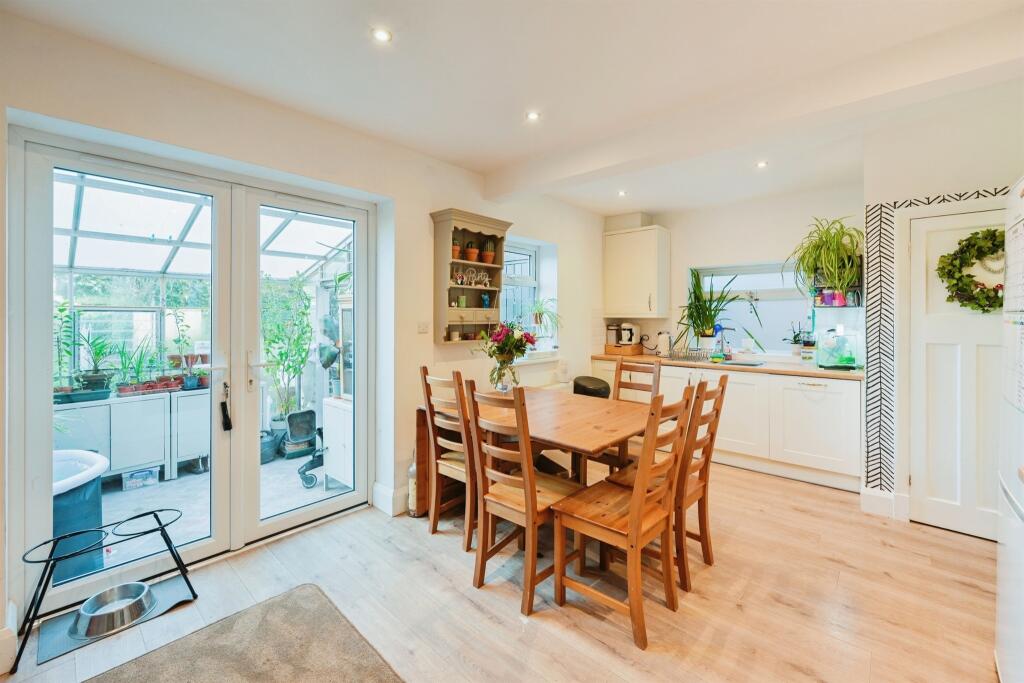 Hall Drive, Doveridge, Ashbourne photo 4