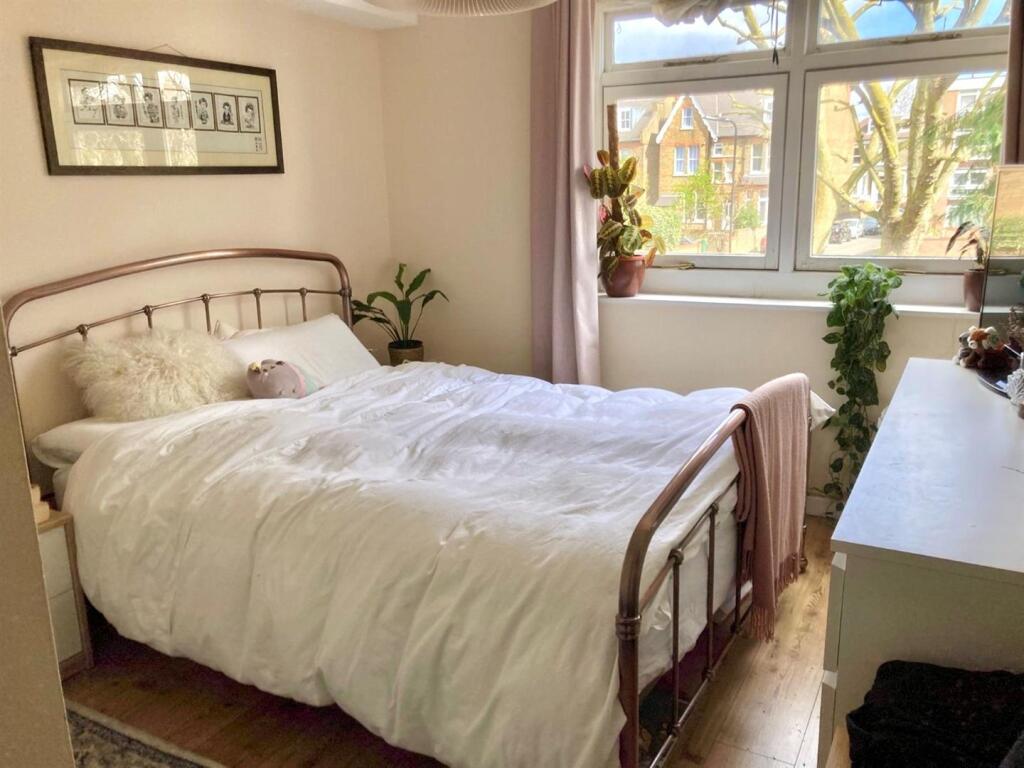 Apartment in London - More