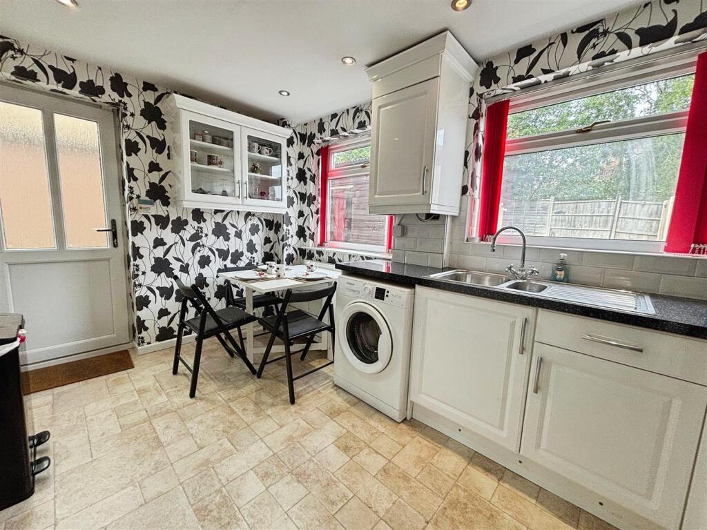 House in Bradford, Woodside, Low Moor - View 6