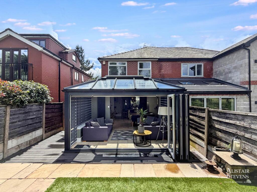 House in Oldham, Greater Manchester - View 2