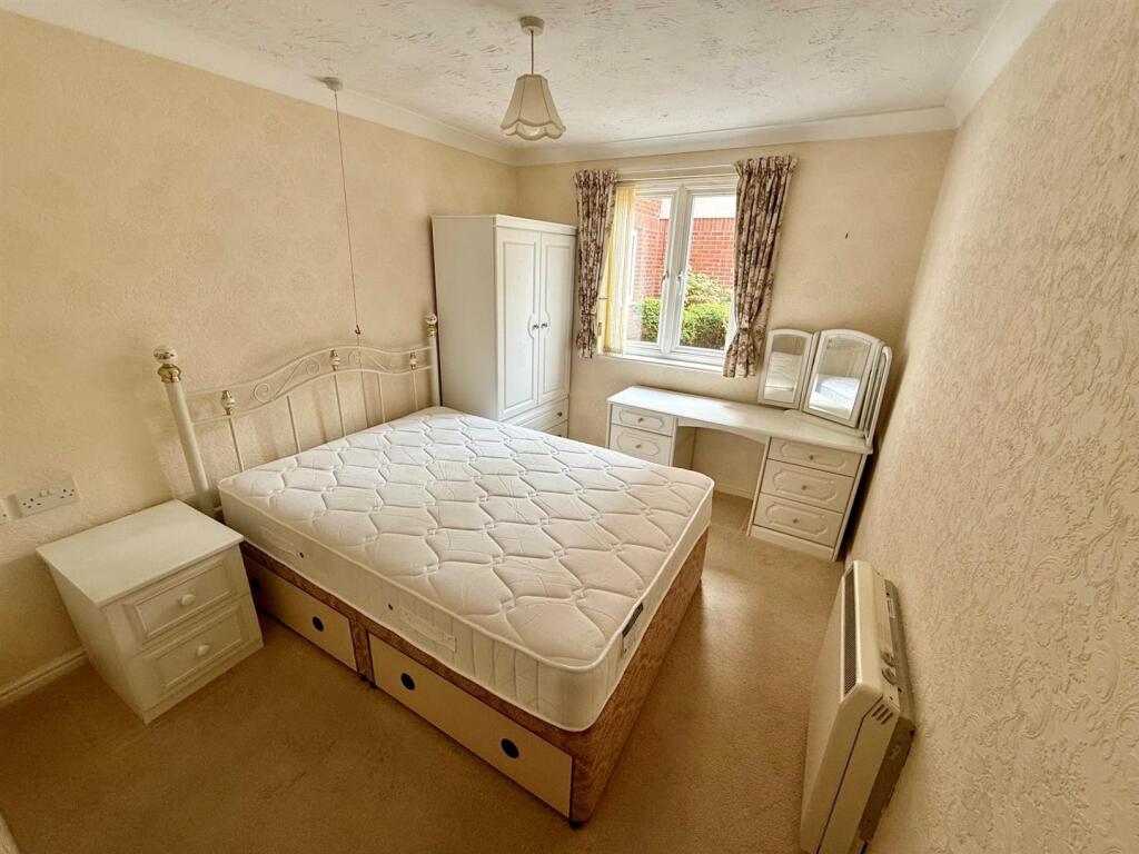 Apartment in Solihull, Haslucks Green - More