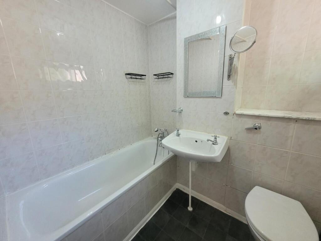 House in Northampton, Wellingborough - View 3
