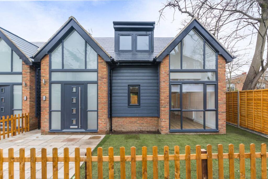 Main image of property: East End Road, East Finchley, London, N2