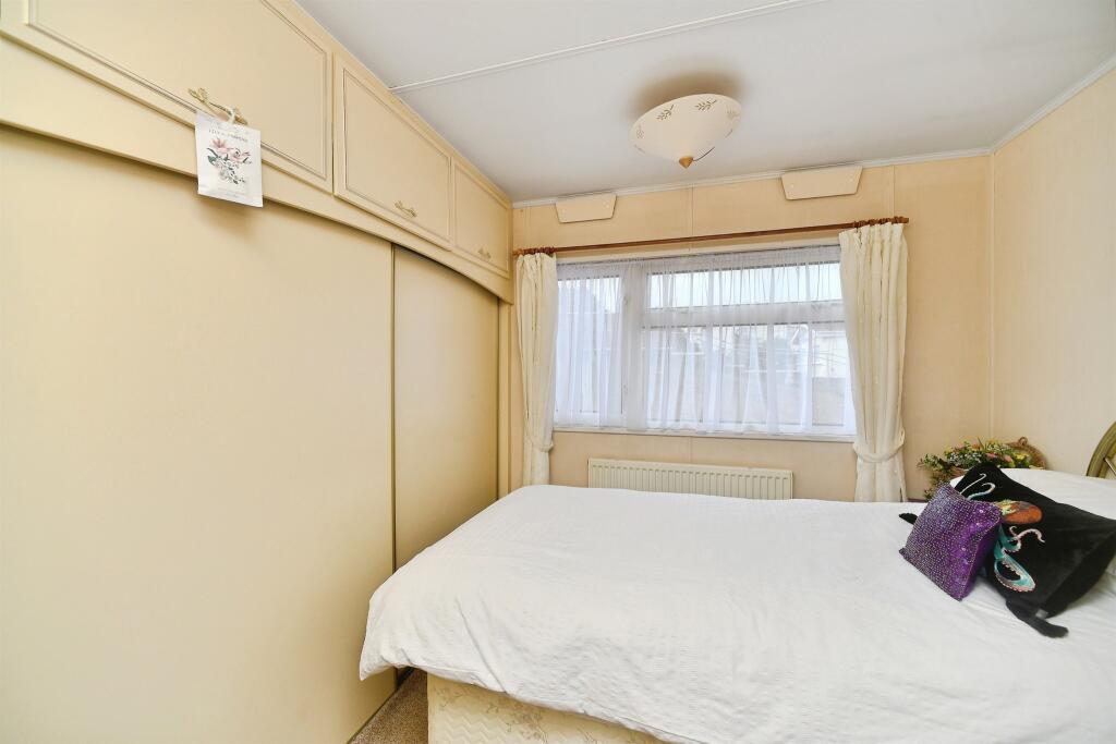 House in Lewes, Newhaven - More