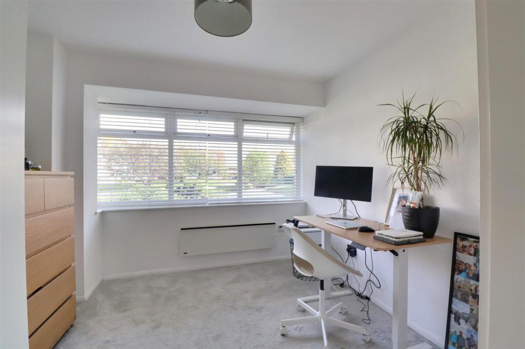 Apartment in Worthing, West Sussex - View 4
