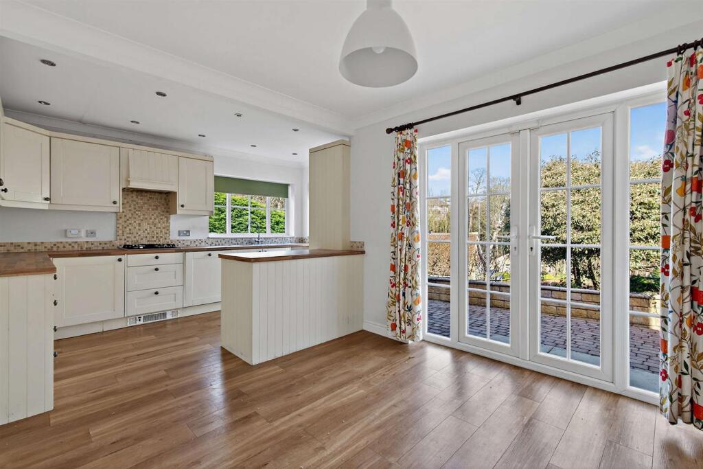 Hall Rise, Bramhope photo 2
