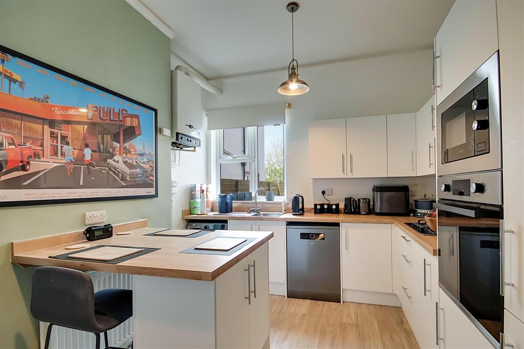 Apartment in Worthing, West Sussex - View 3