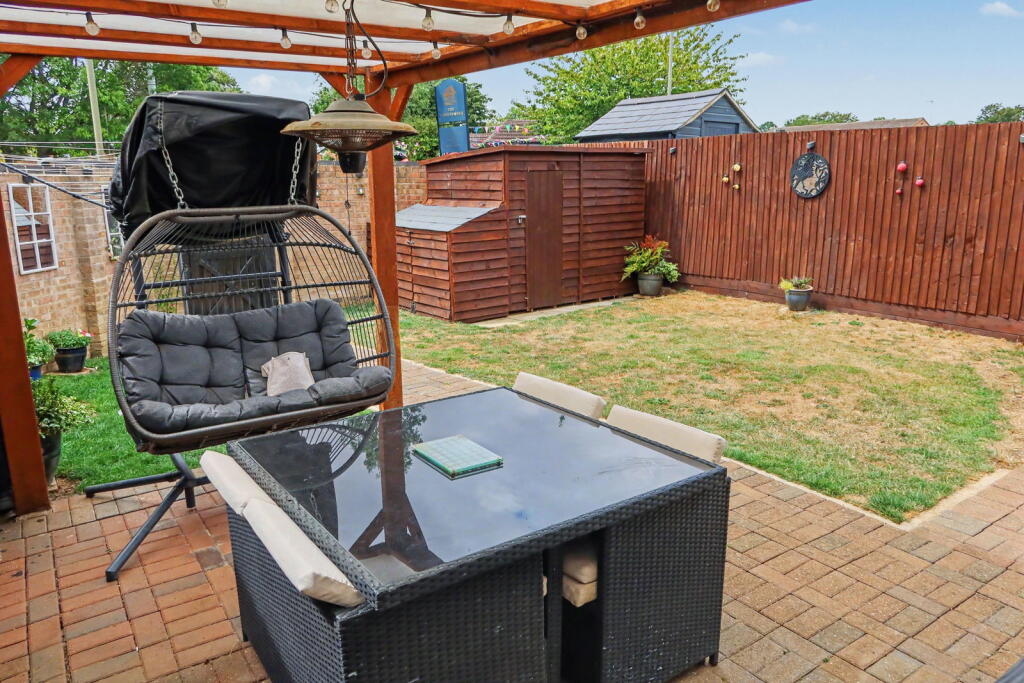 Dunlin Court, Banbury, OX16 9YY photo 3