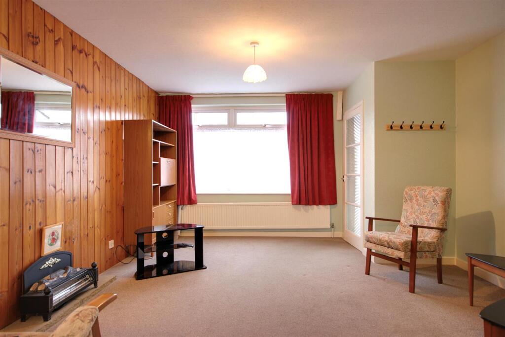 Hazelbarrow Drive, Willerby, Hull photo 2