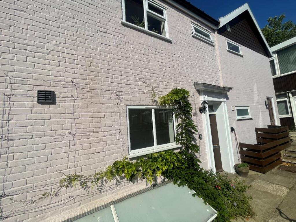 Main image of property: 4A Mandells Court, Norwich, Norfolk, NR3 1AY