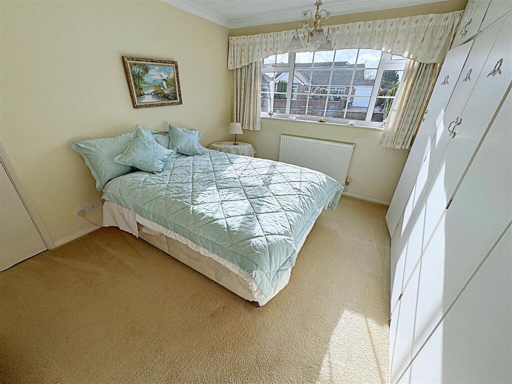Peaks Avenue, New Waltham, Grimsby, N.E. Lincs, DN36 4LT photo 4