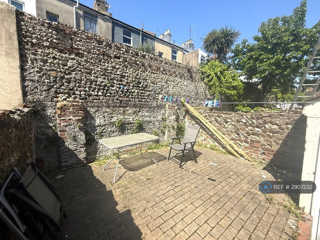 4 bedroom terraced house for rent