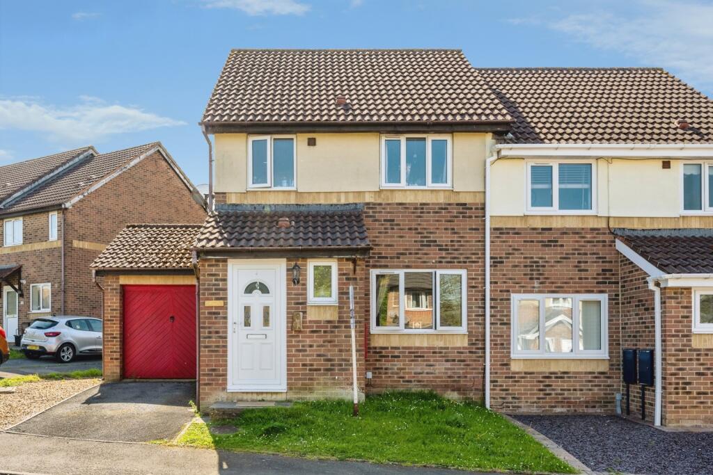 Main image of property: Clos Y Deri, Dafen, Llanelli, Carmarthenshire, SA14