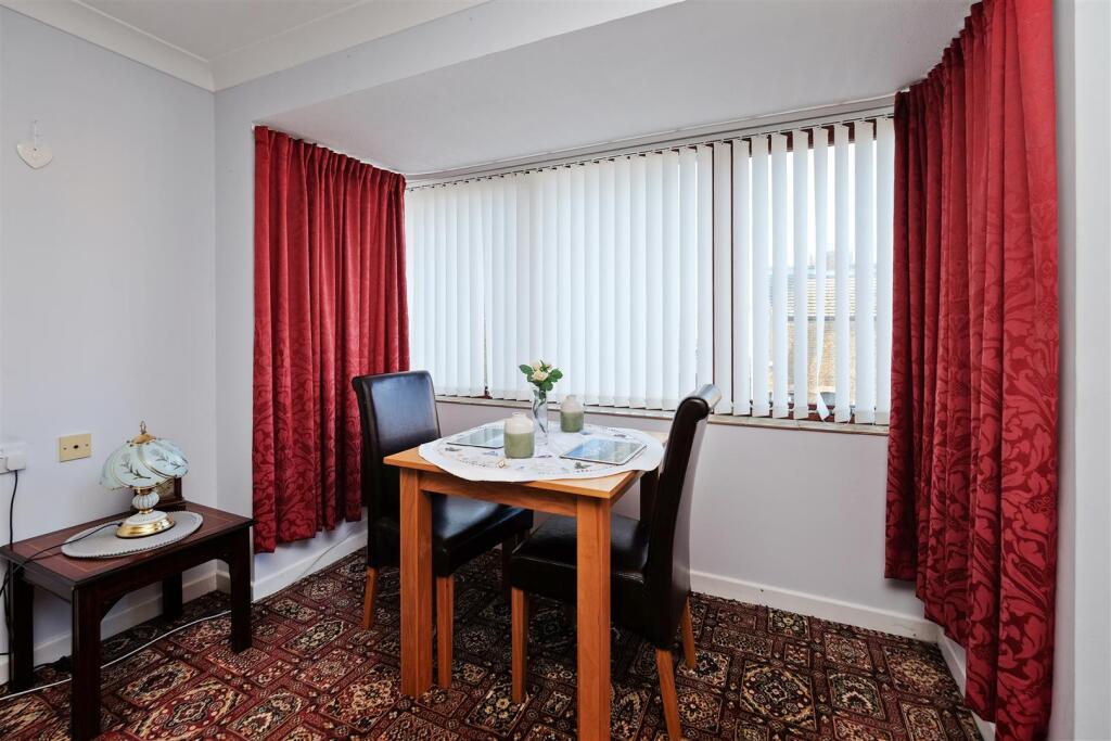Apartment in Herne Bay, Hunter's Forstal, Mickleburgh Hill - View 5