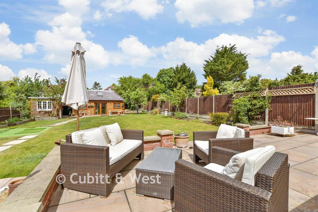 House in London, Carshalton-on-the-Hill - View 2