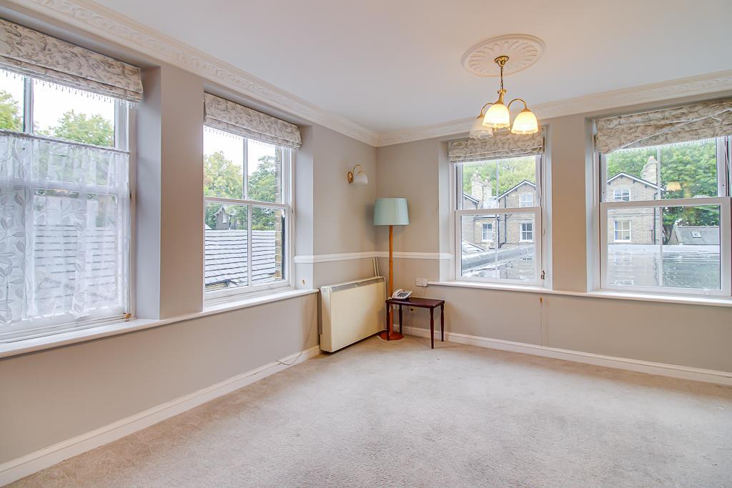 Apartment in Southend-on-Sea - View 5
