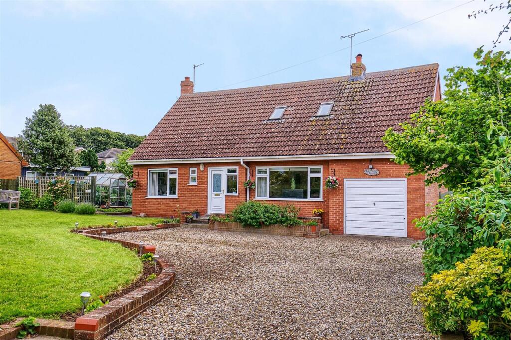 5-bed detached on Humber Lane, Welwick, £268,000
