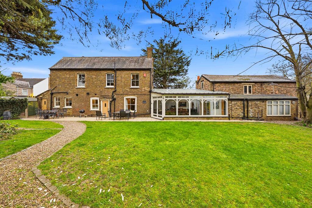House in Enfield - View 5