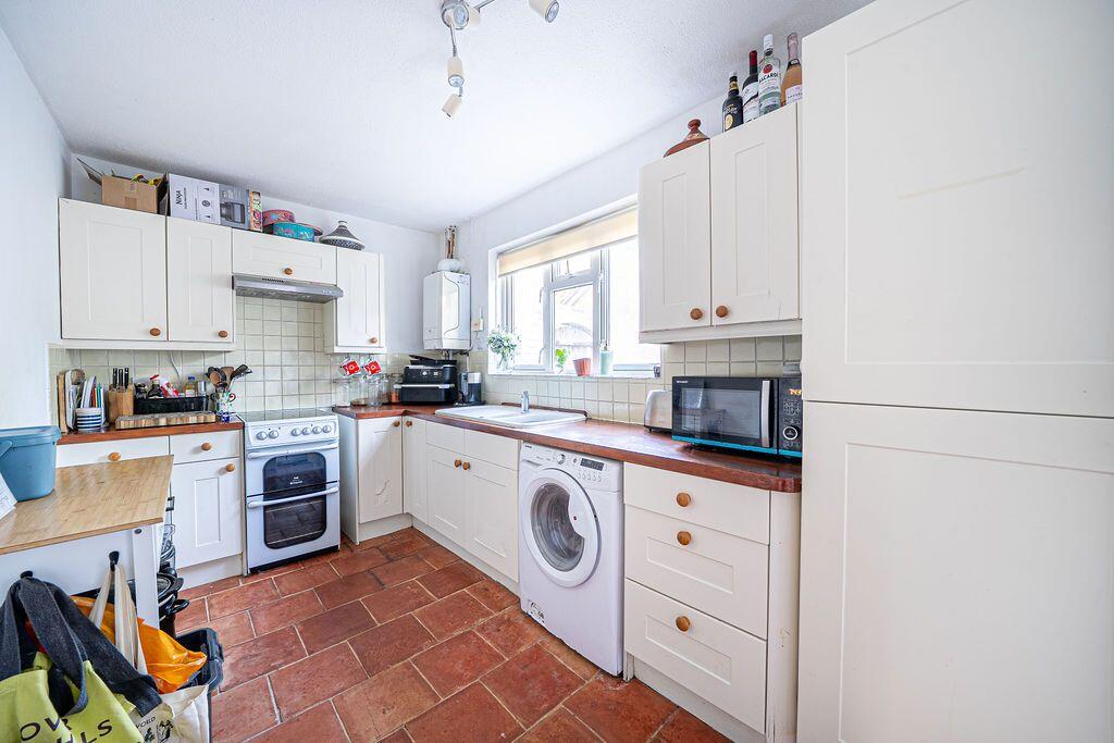 Station Road, Overton, Basingstoke, RG25 3DZ photo 2