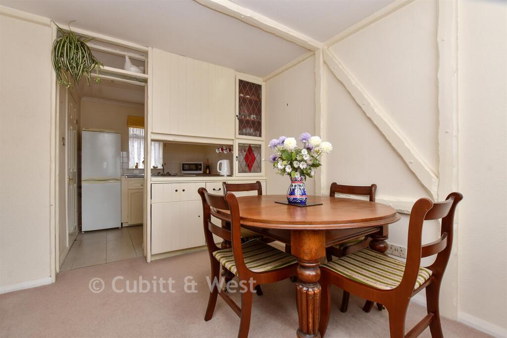 Grayswood Gardens, Merton photo 2