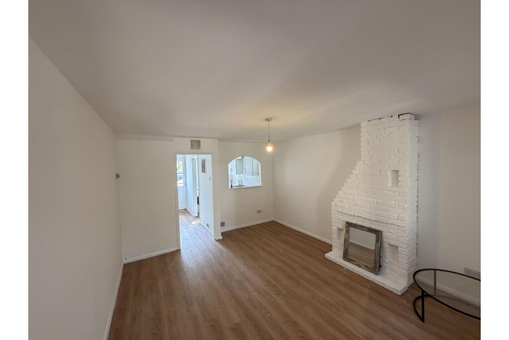 House in Eastleigh, Millers Dale South, Chandler's Ford - View 4