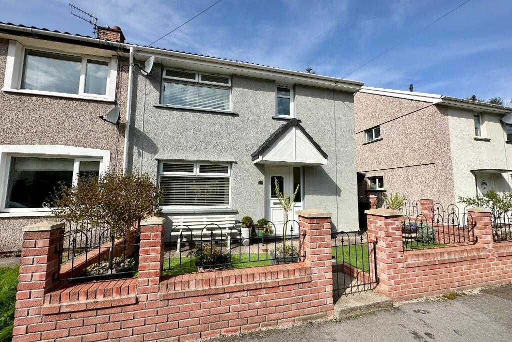 3-bed semi-detached on Pantglas Fawr,  Aberfan, Merthyr Tydfil, CF48 4TH, £170,000