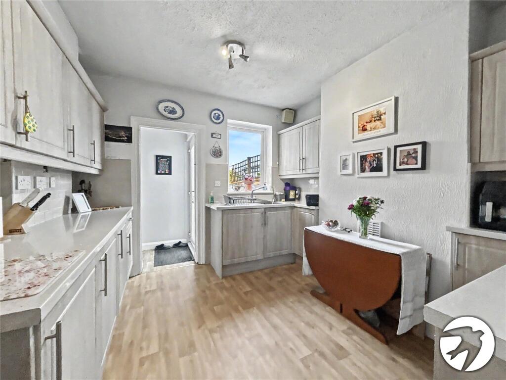 House in London, Halfway Street, Albany Park - View 5