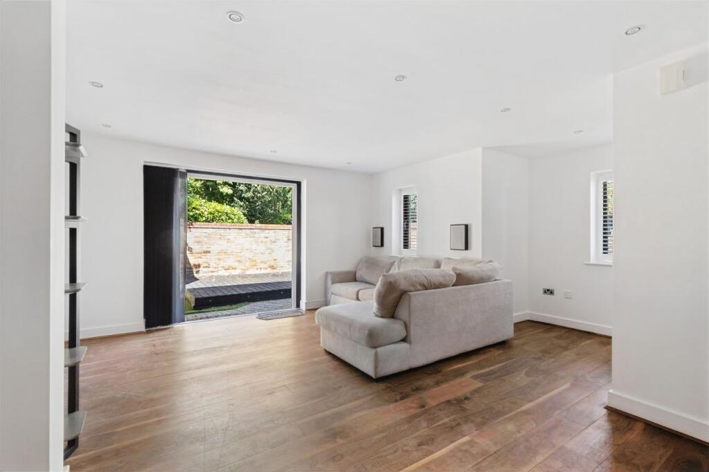 House in Southall - View 5