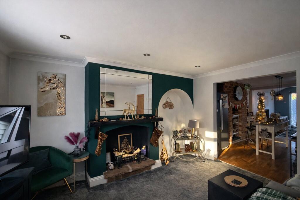 Mansfield Road, SUTTON-IN-ASHFIELD, Nottinghamshire, NG17 photo 3
