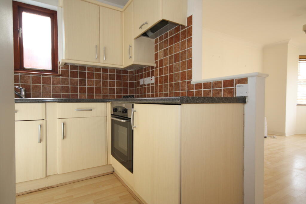 Apartment in Woking, Mount Hermon, Westfield - View 3