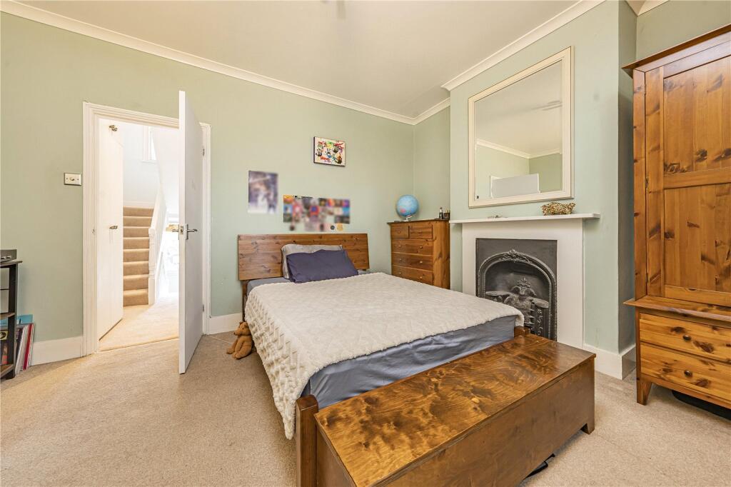 House in Richmond, North Sheen - More