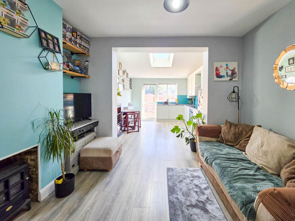 Apartment in Southend-on-Sea, Essex - View 4