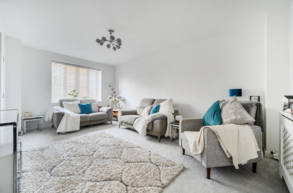 Porthcawl Drive, Binfield, Bracknell, Berkshire, RG42 - View 2