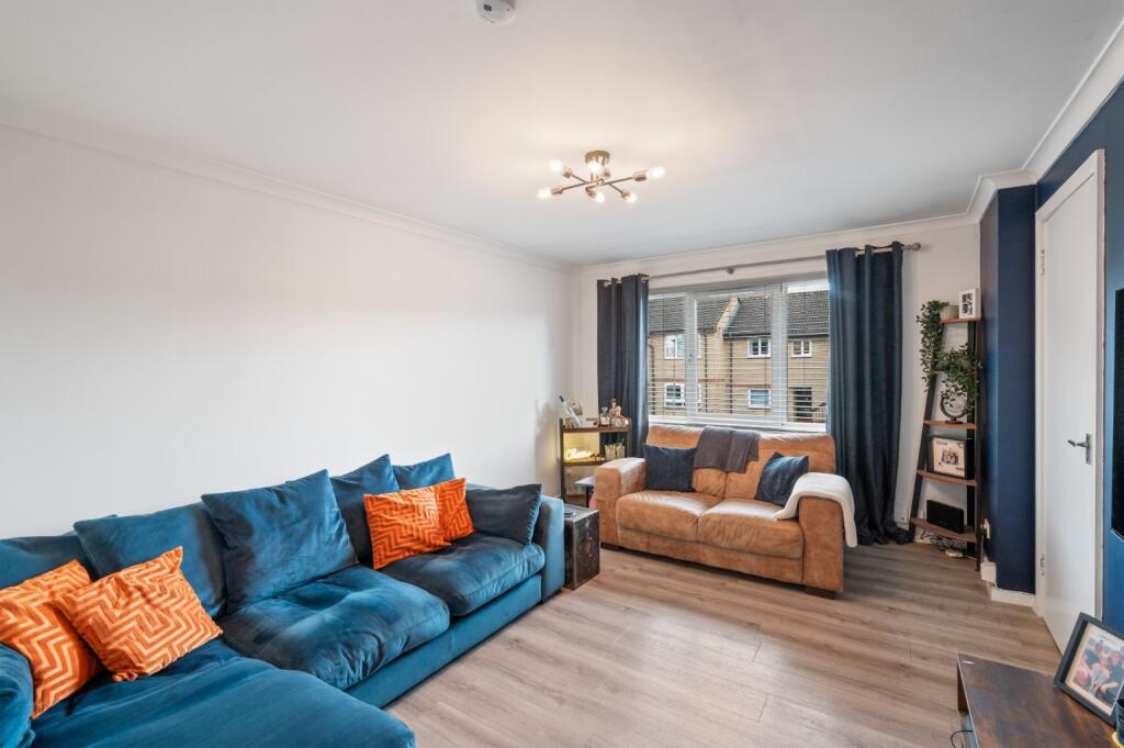 Falcon Brae, Ladywell, Livingston, EH54 6UN photo 3