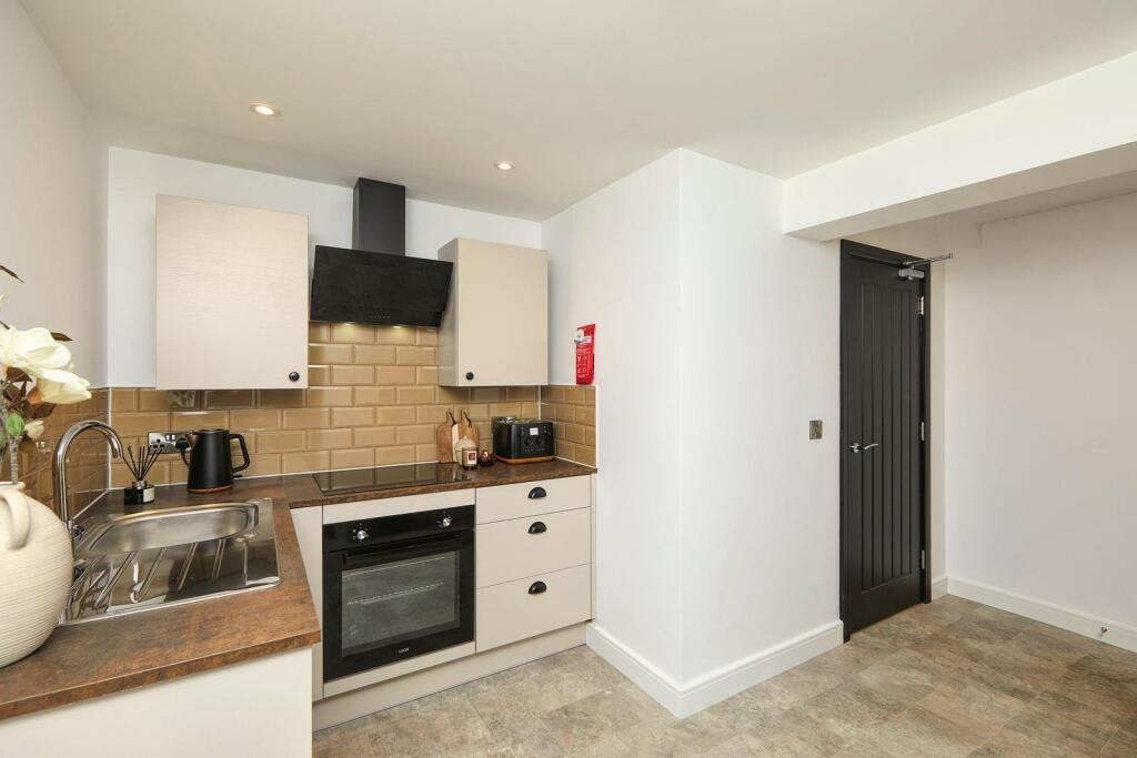Apartment in Derby - View 5