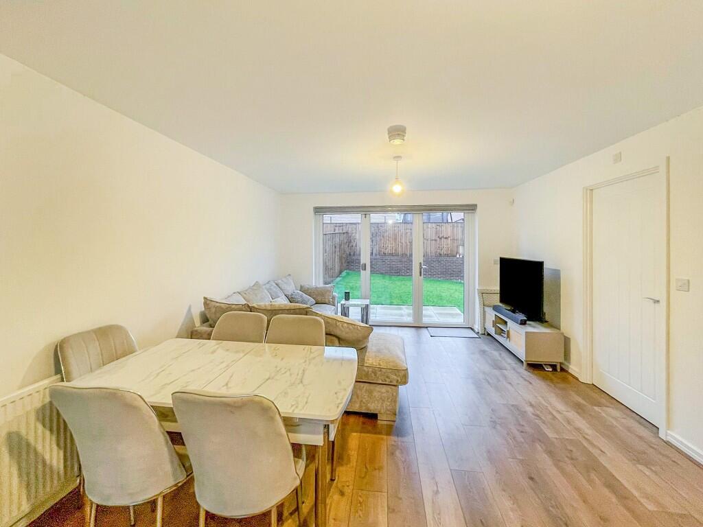 Lotus Crescent, Castleford, West Yorkshire, WF10 photo 4