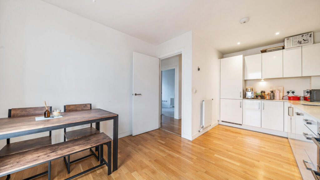 Apartment in London - View 5