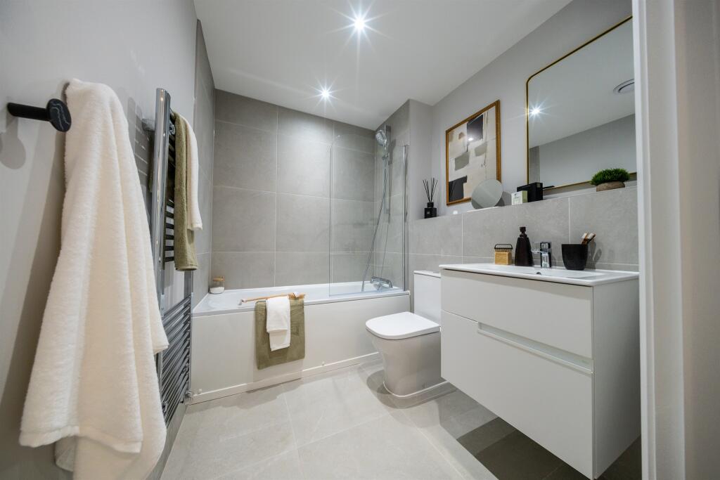 Apartment in Aylesbury, Buckinghamshire - View 3