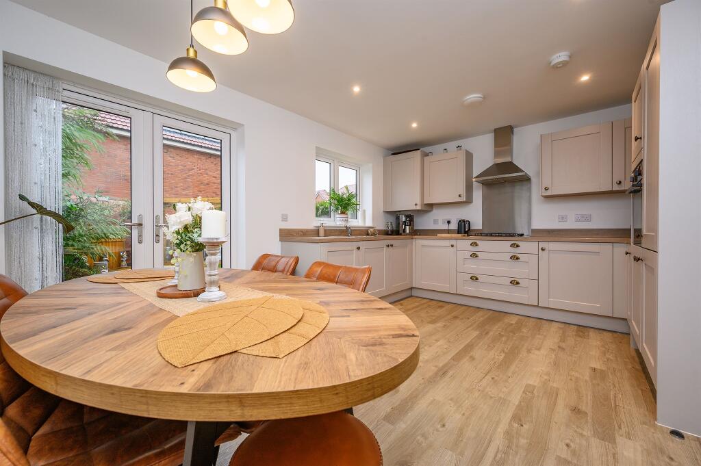 Bulrush Grove, Desborough, Kettering photo 3