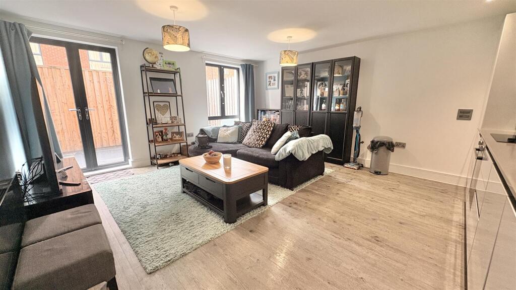 Apartment in Birmingham, Moseley - View 2