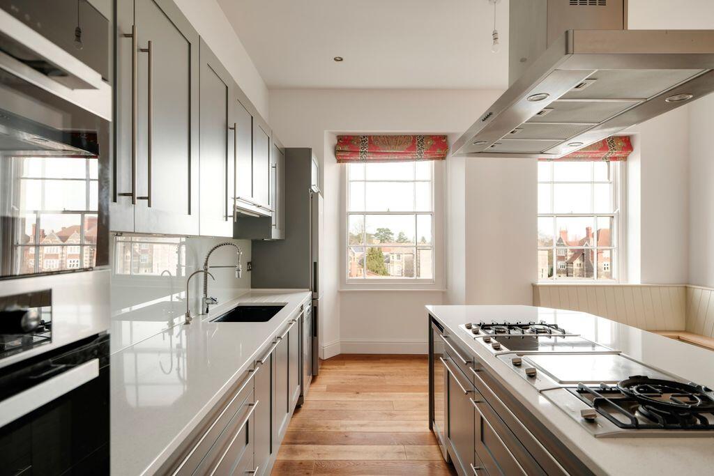 Apartment in Bristol, Sneyd Park - View 3