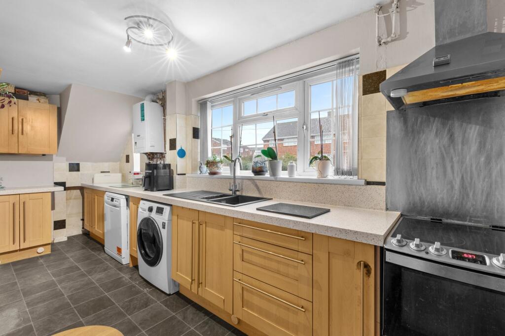 Ring Road, Flackwell Heath, HP10 photo 3