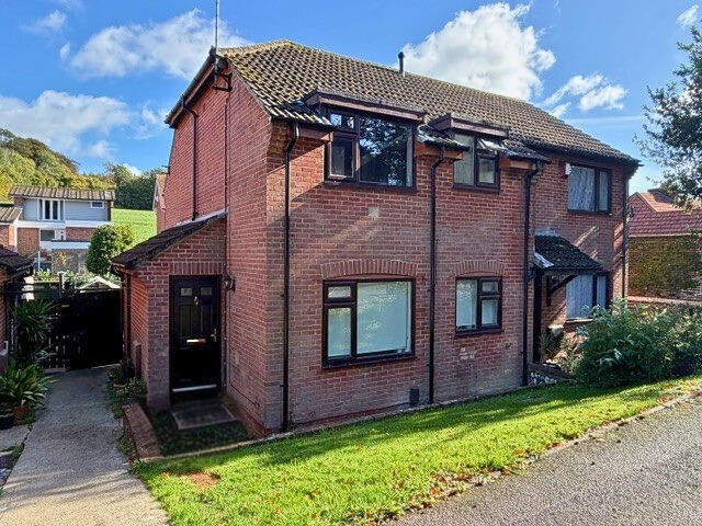 1-bed house on The Yews, Horndean, £195,000