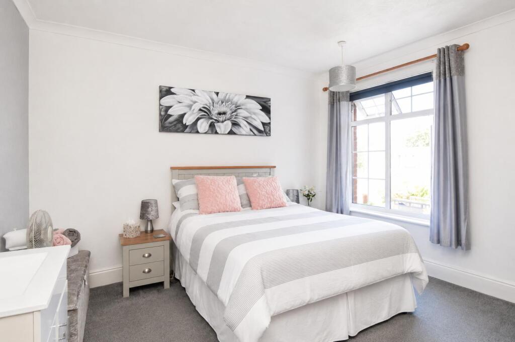 Ideal Family Home * Shanklin photo 4
