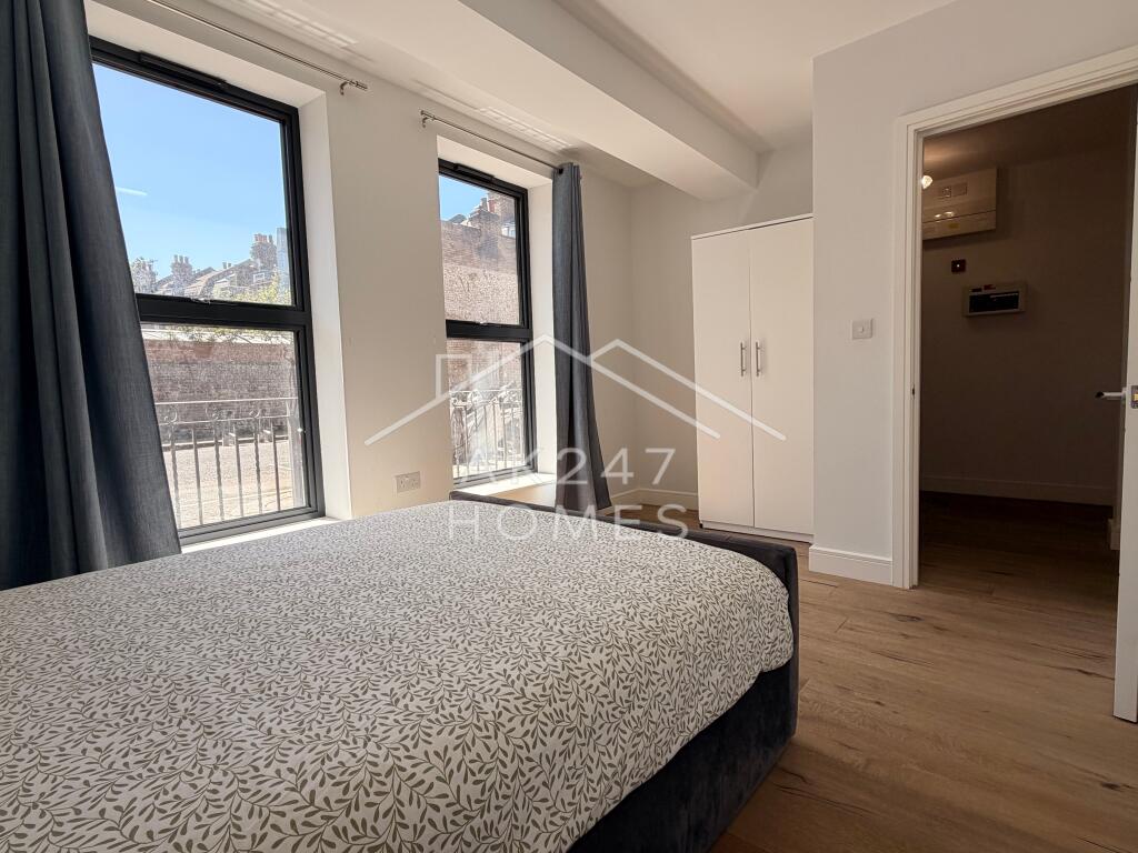 Apartment in London, Hammersmith - More