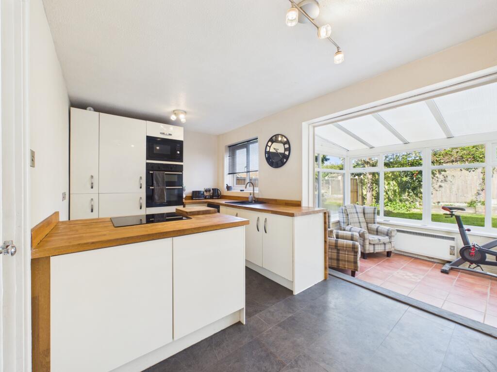 Celandine Close, Oakwood photo 3