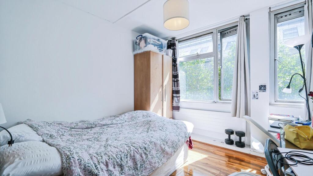 Apartment in London - More