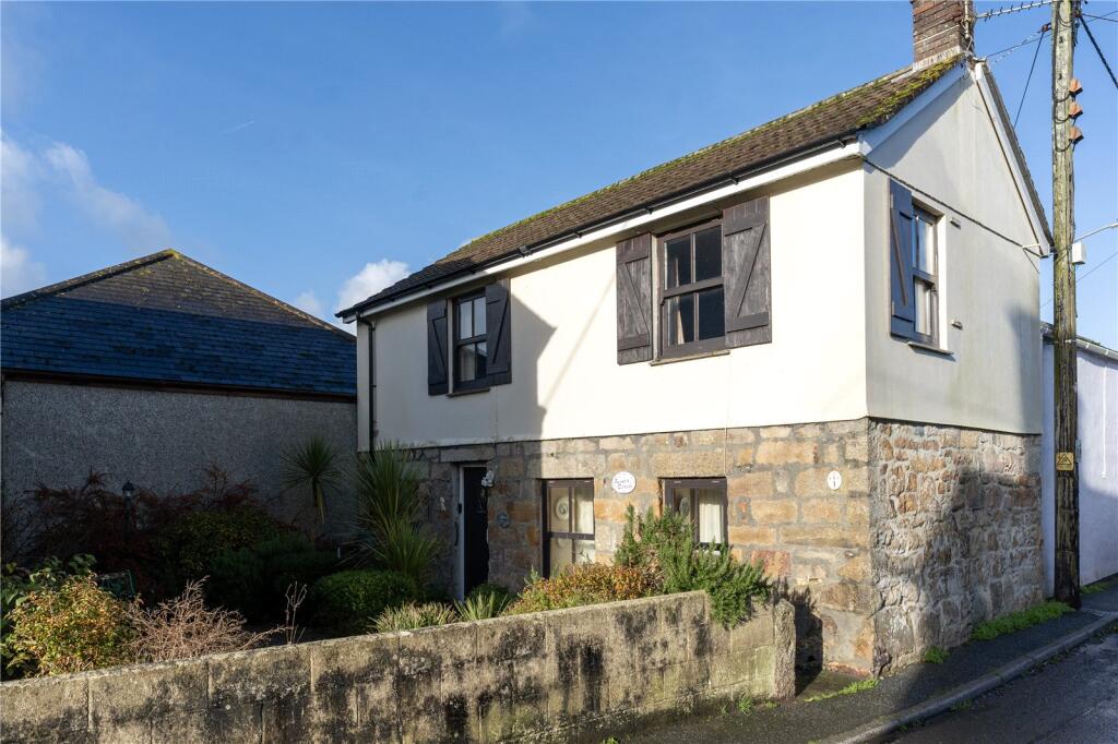 2 bedroom semi detached house in Goldsithney, great location no chain pretty garden