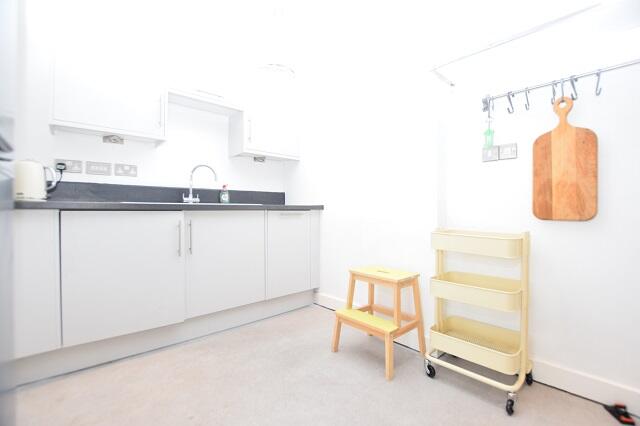 Apartment in Sheffield, South Yorkshire - View 4
