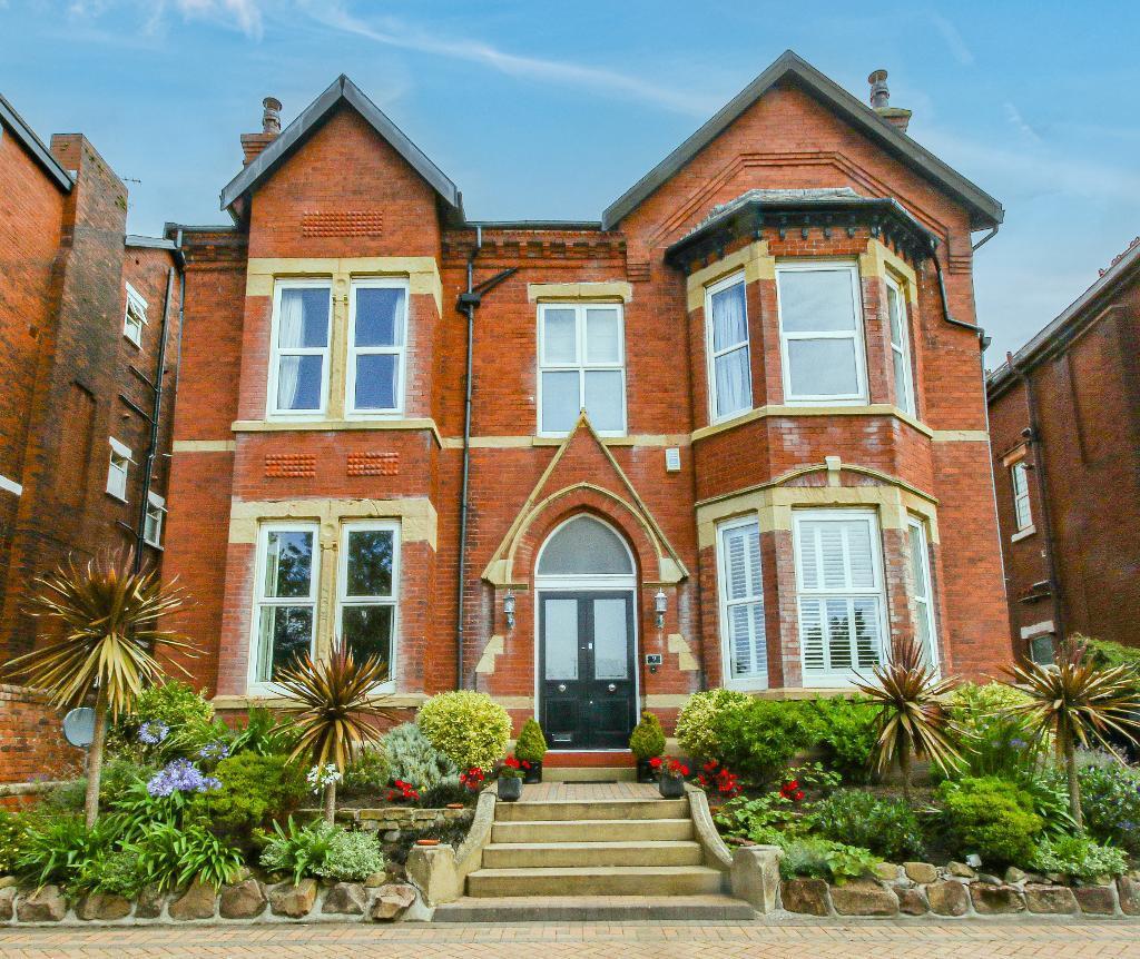 6-bed detached on Weld Road, Birkdale, Southport, Merseyside, PR8 2BX, £695,000